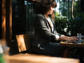 Als Frau nebenberuflich gründen. Ein Erfahrungsbericht. Als Frau nebenberuflich gründen. Ein Erfahrungsbericht.